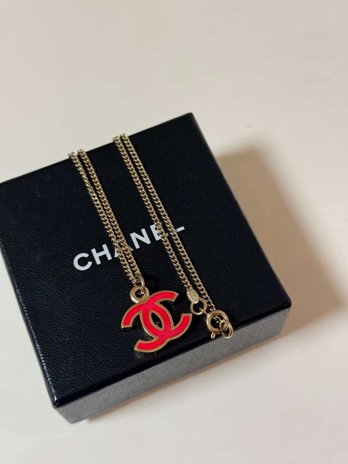 샤넬 cc로고 에폭시목걸이(펄핑크+골드) 상품이미지1