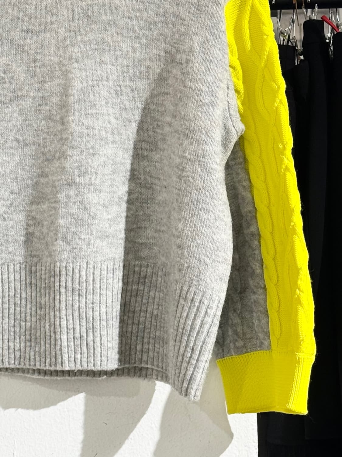 아르마니 익스체인지 그레이 네온 옐로우 투톤 케이블 스웨터 상품이미지5