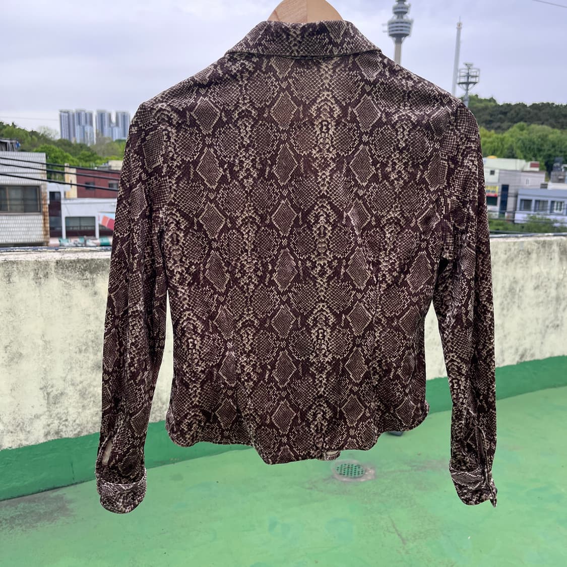 Snake Print Button-up Shirt Jacket 상품이미지3