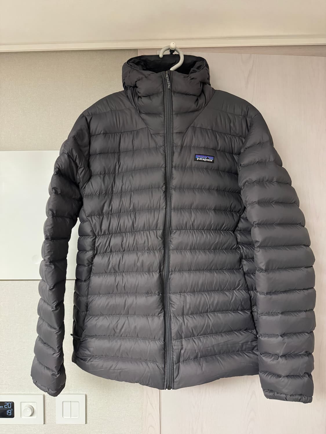 파타고니아 다운스웨터 후디 포지그레이 L 상품이미지1