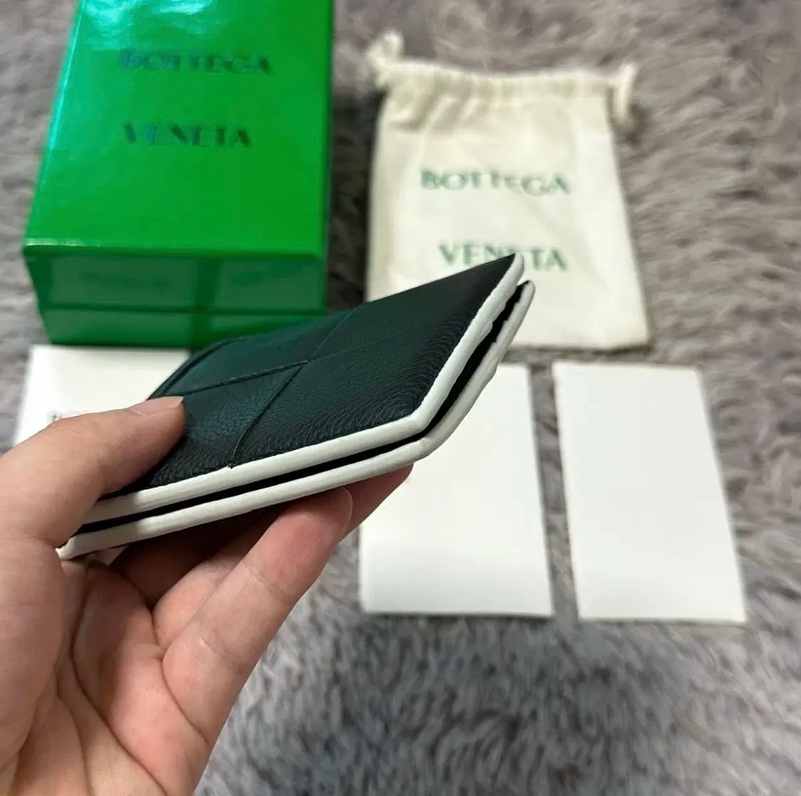 [풀구성] 보테가베네타 맥시 플랩 투톤 반지갑 차콜 그레이 상품이미지7