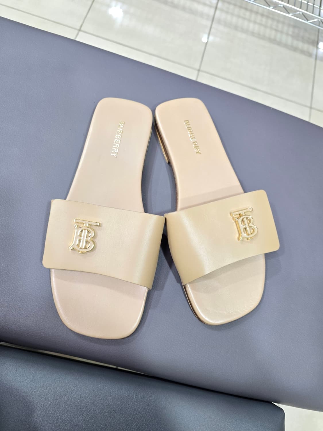 [정품] 버버리 TB로고 슬리퍼 상품이미지1