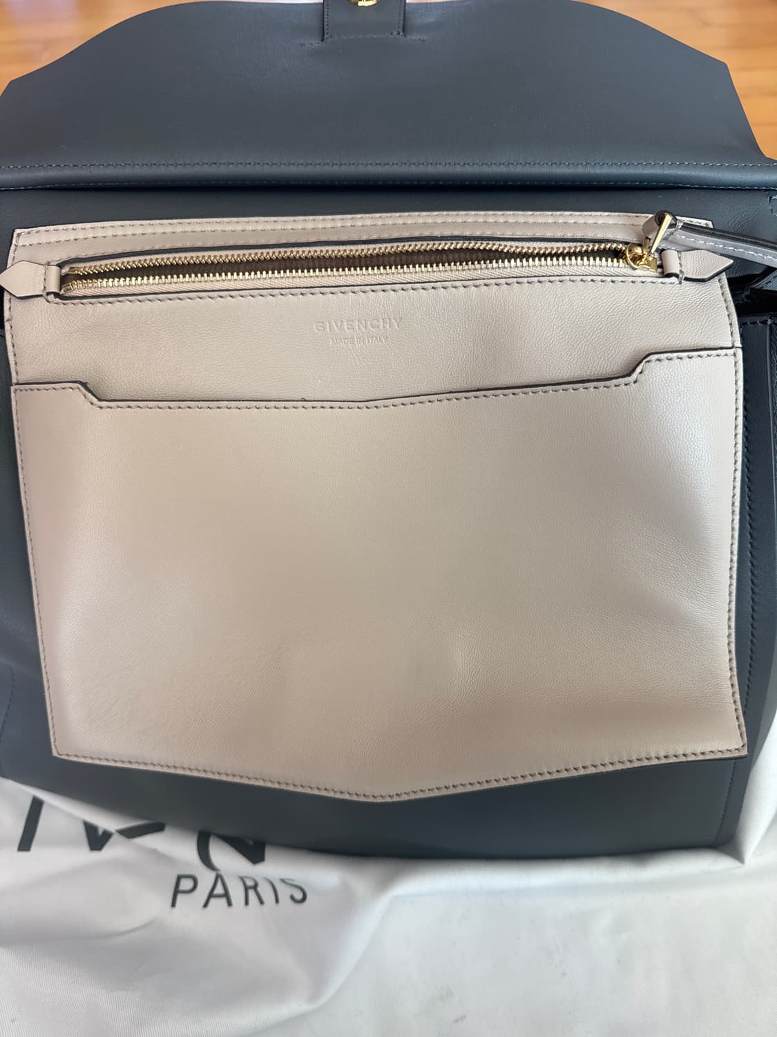 지방시 미스틱 토트백 라지 그레이 색상 100% 소가죽 정품 상품이미지7