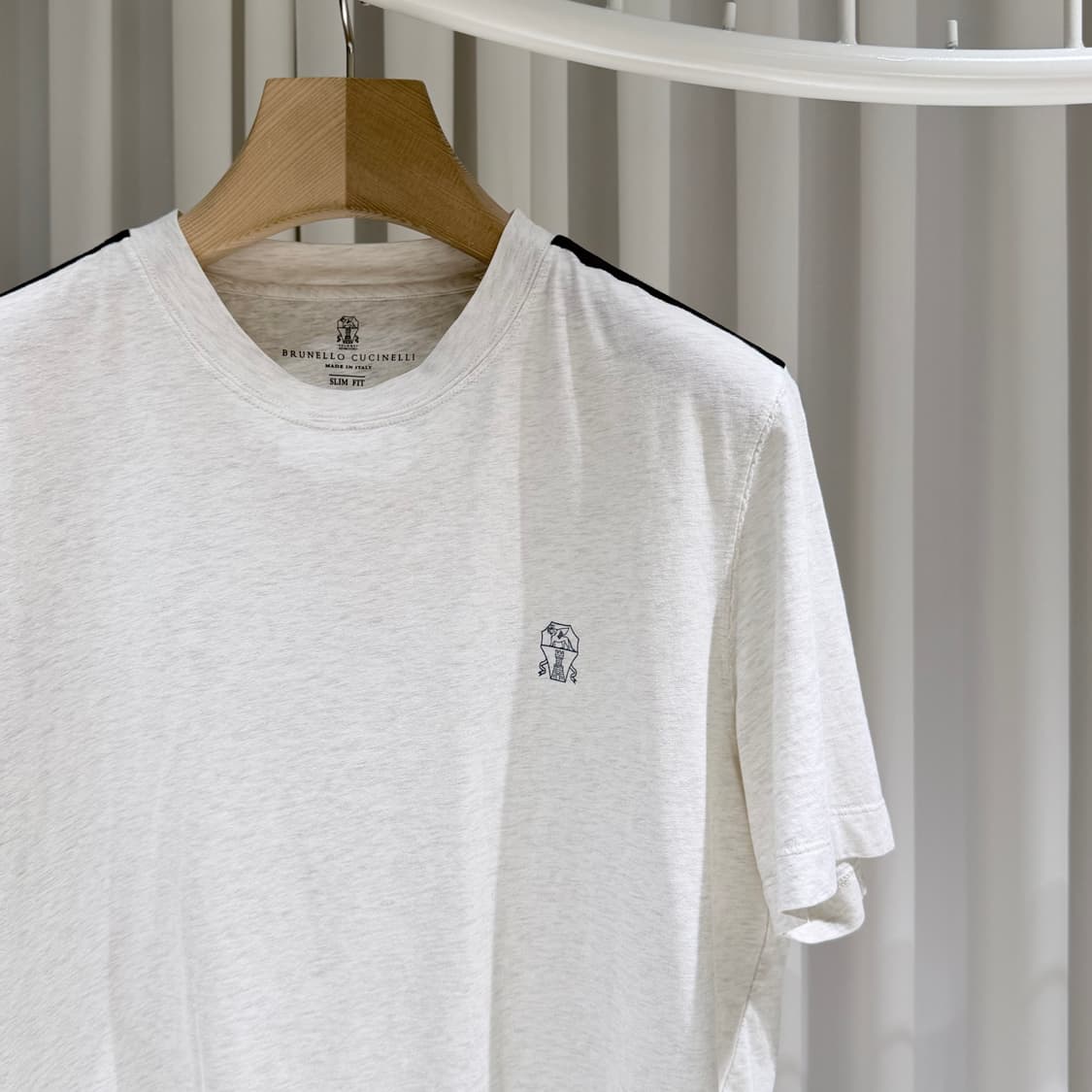 (A+/L) / 브루넬로쿠치넬리 자수 로고 크루넥 반팔 티셔츠 화이트 상품이미지4