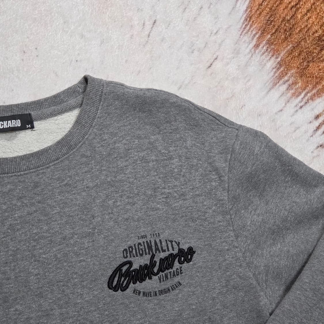 버커루 자수 그레이 맨투맨 상품이미지2