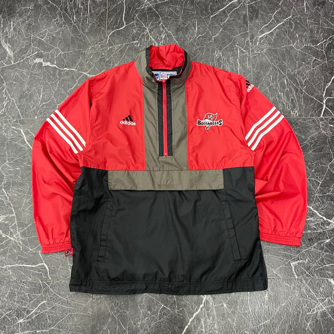 아디다스 x NFL 탬파베이 버커니어스 윈드브레이커 자켓 상품이미지1