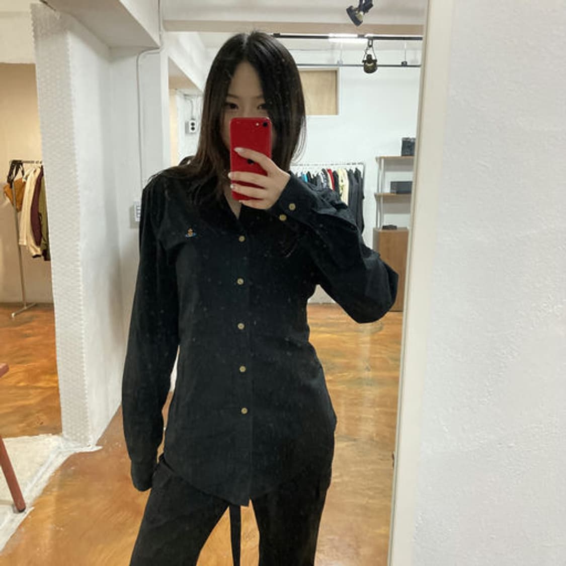 비비안 웨스트우드 시그니처 ORB 자수 블랙 긴팔 셔츠 상품이미지2