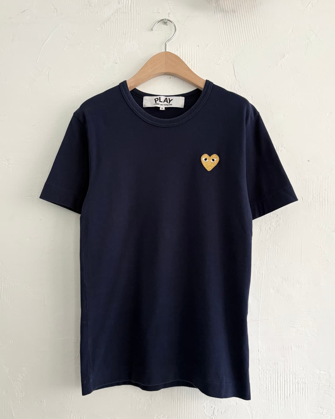 COMMEdesGARCONS 꼼데가르송 네이비컬러 옐로우 와펜 티셔츠 상품이미지3