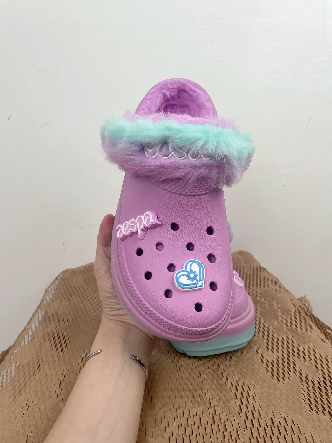 (정품/새상품) Crocs 크록스 X 에스파 공용 스톰프 라인드 멀티 상품이미지1