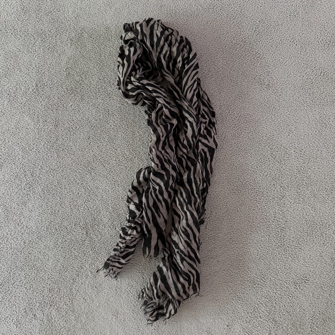 Zebra pattern scarf 상품이미지1