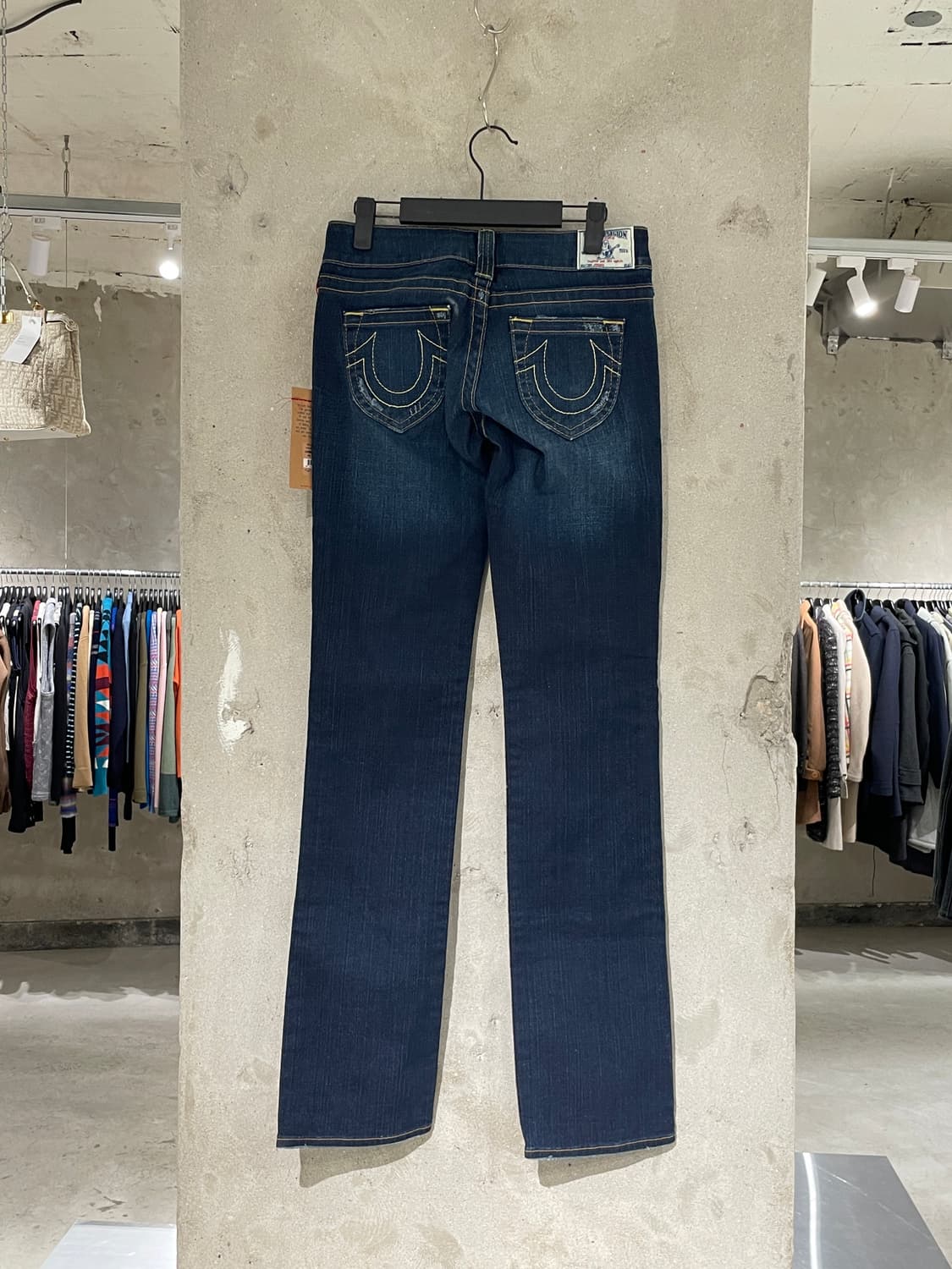 트루 릴리전 조니 진청 데미지 워싱 로우 라이즈 데님 팬츠 상품이미지6