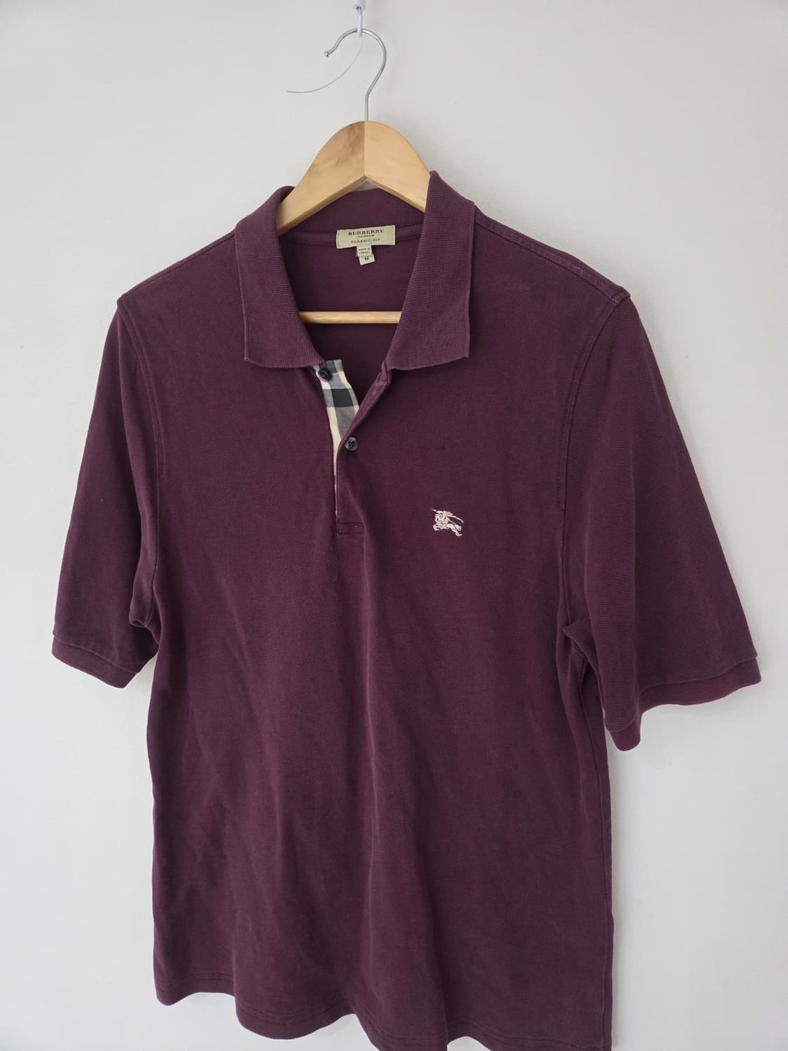 버버리 정품 와인색 반팔카라티(95사이즈) 상품이미지3