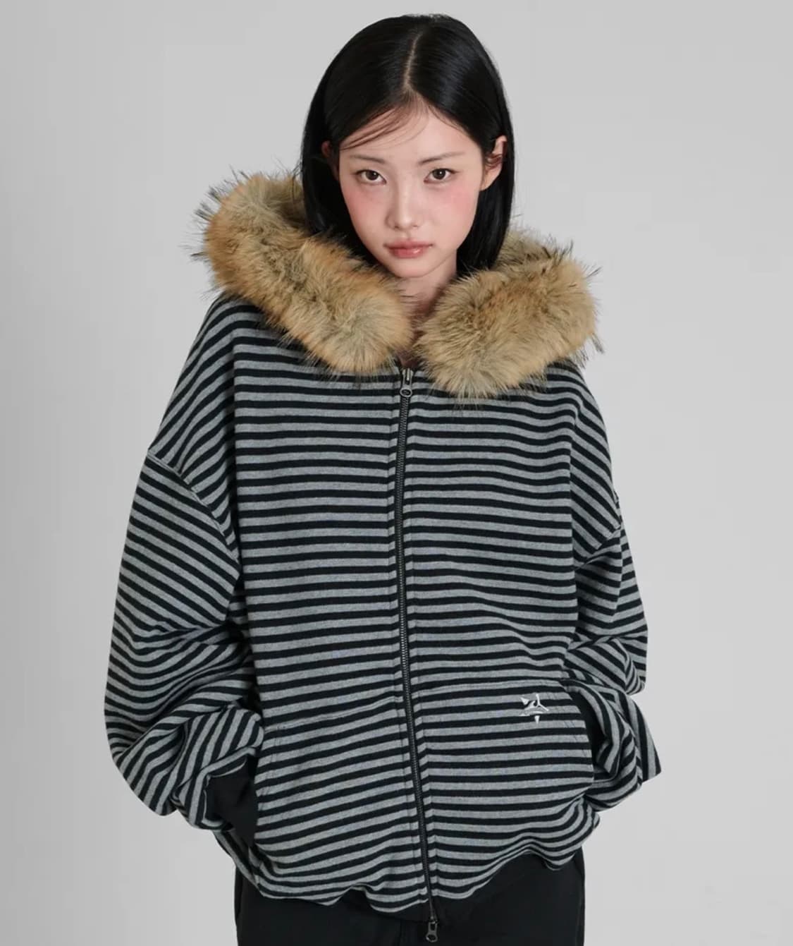 잇자바이브 퍼후드 STRIPE WINGS FUR HOODIE ZIP-UP 상품이미지1