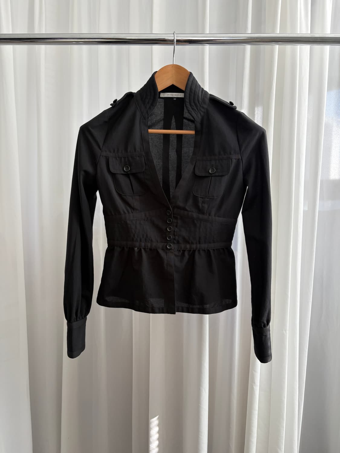 인챈트먼트 시어 셔츠 상품이미지1