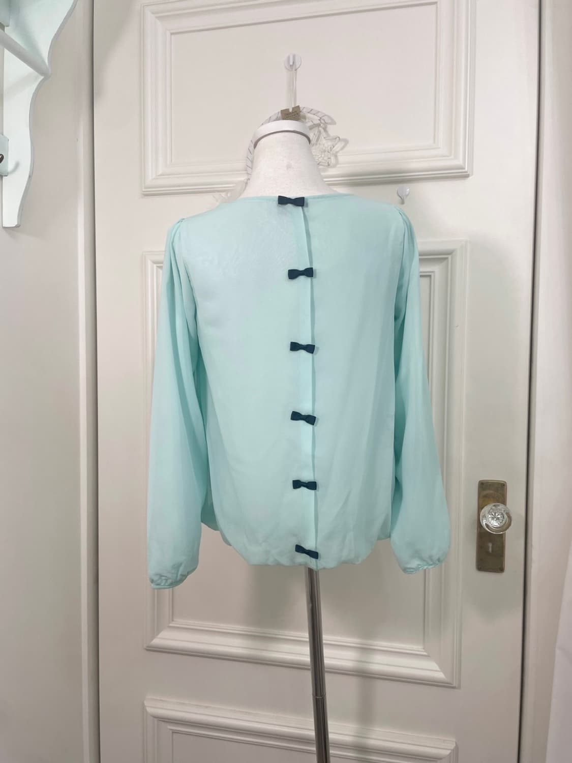 mint back bow neck pearl blouse(size-M) 상품이미지3