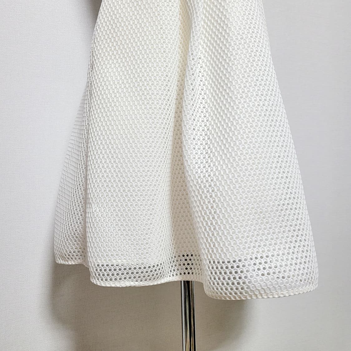 버버리 펀칭레이스 플레어 원피스 (55) 상태최상 상품이미지3