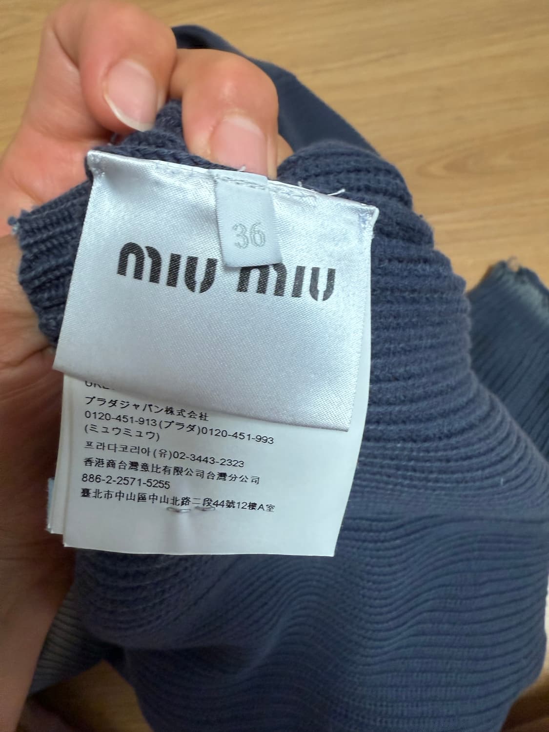 미우미우 오버핏 니트 남녀 공용 상품이미지5