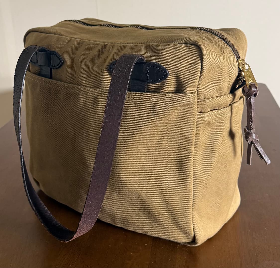 FILSON 필슨 러기드 트윌 지퍼 토트 70261 탄 / USA 상품이미지1