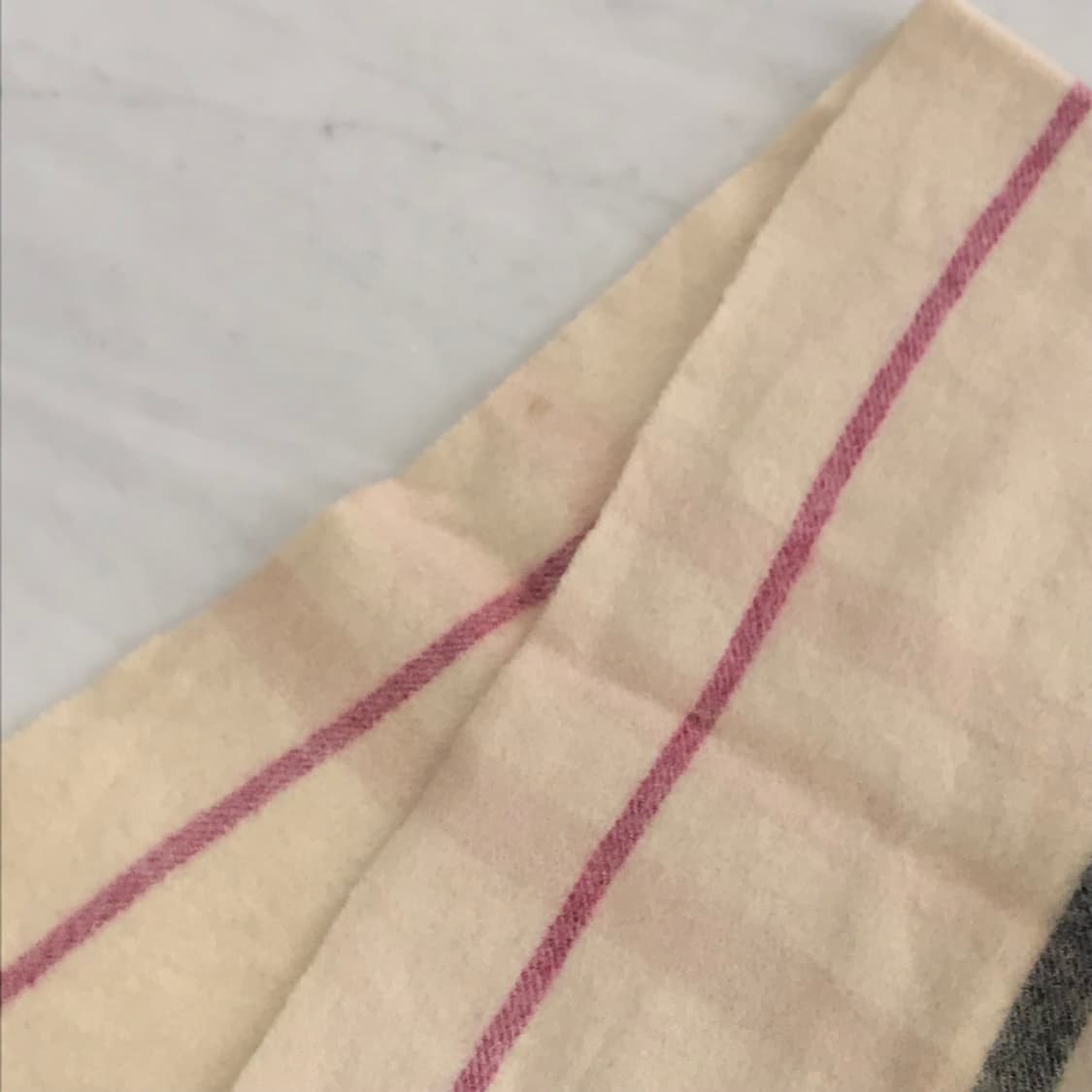 버버리 아이보리 캐시미어 머플러 남녀공용 상품이미지5