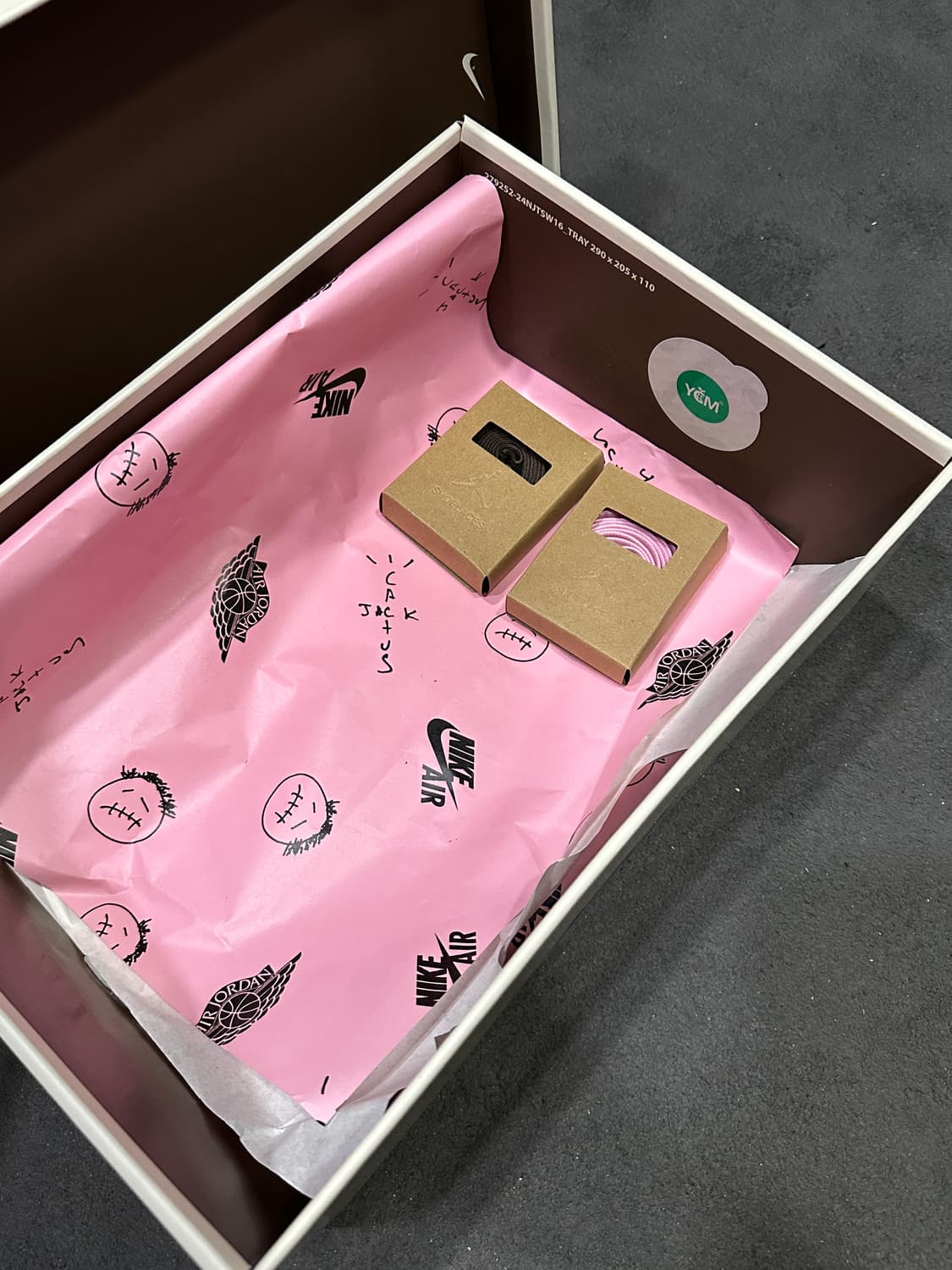 트레비스스캇 벨벳브라운 상품이미지3