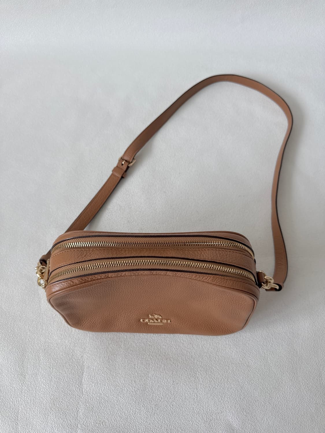 코치(COACH) 레더 크로스백 상품이미지4