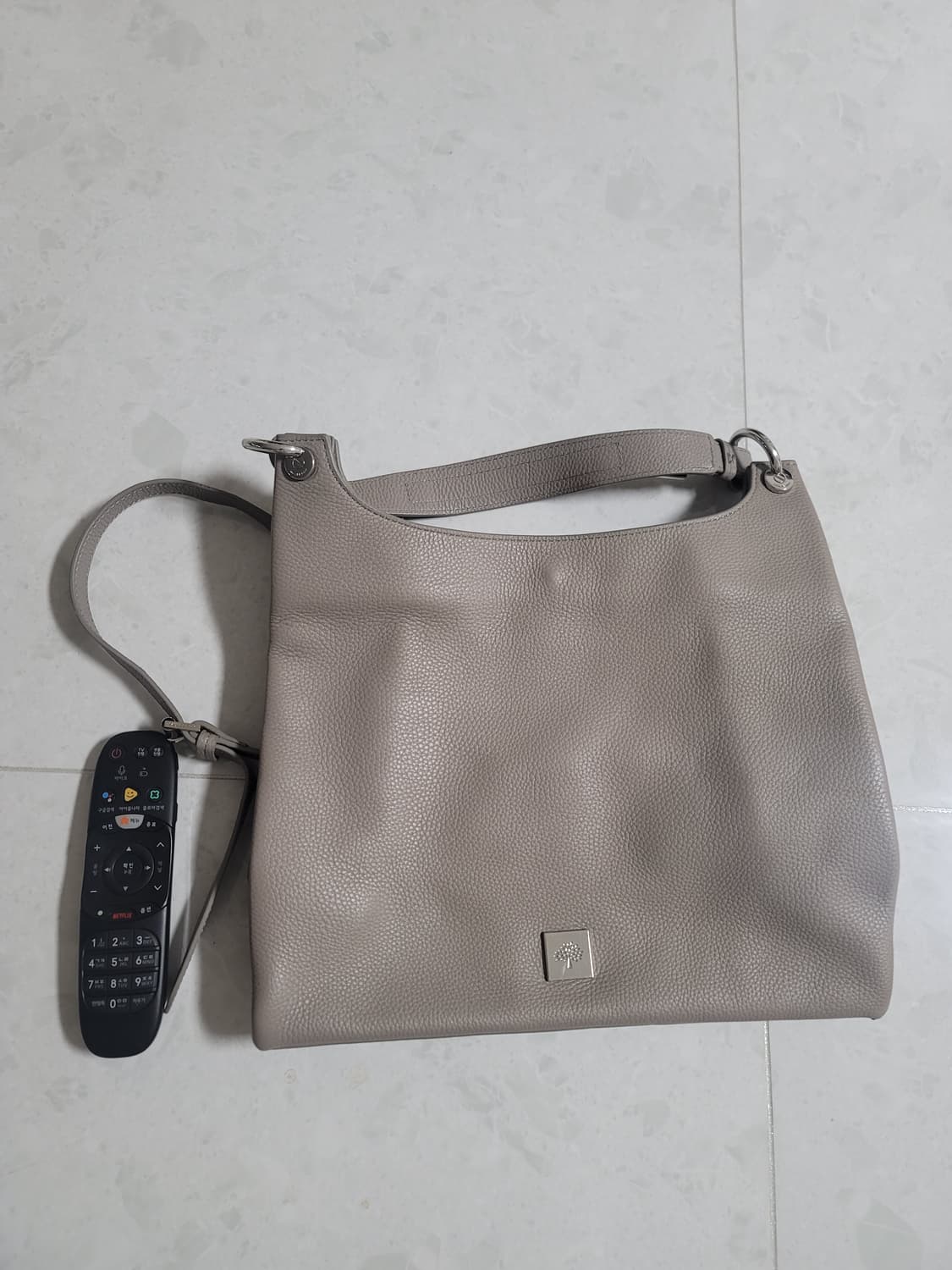 멀버리 가죽 토트백 상태굿

 상품이미지6