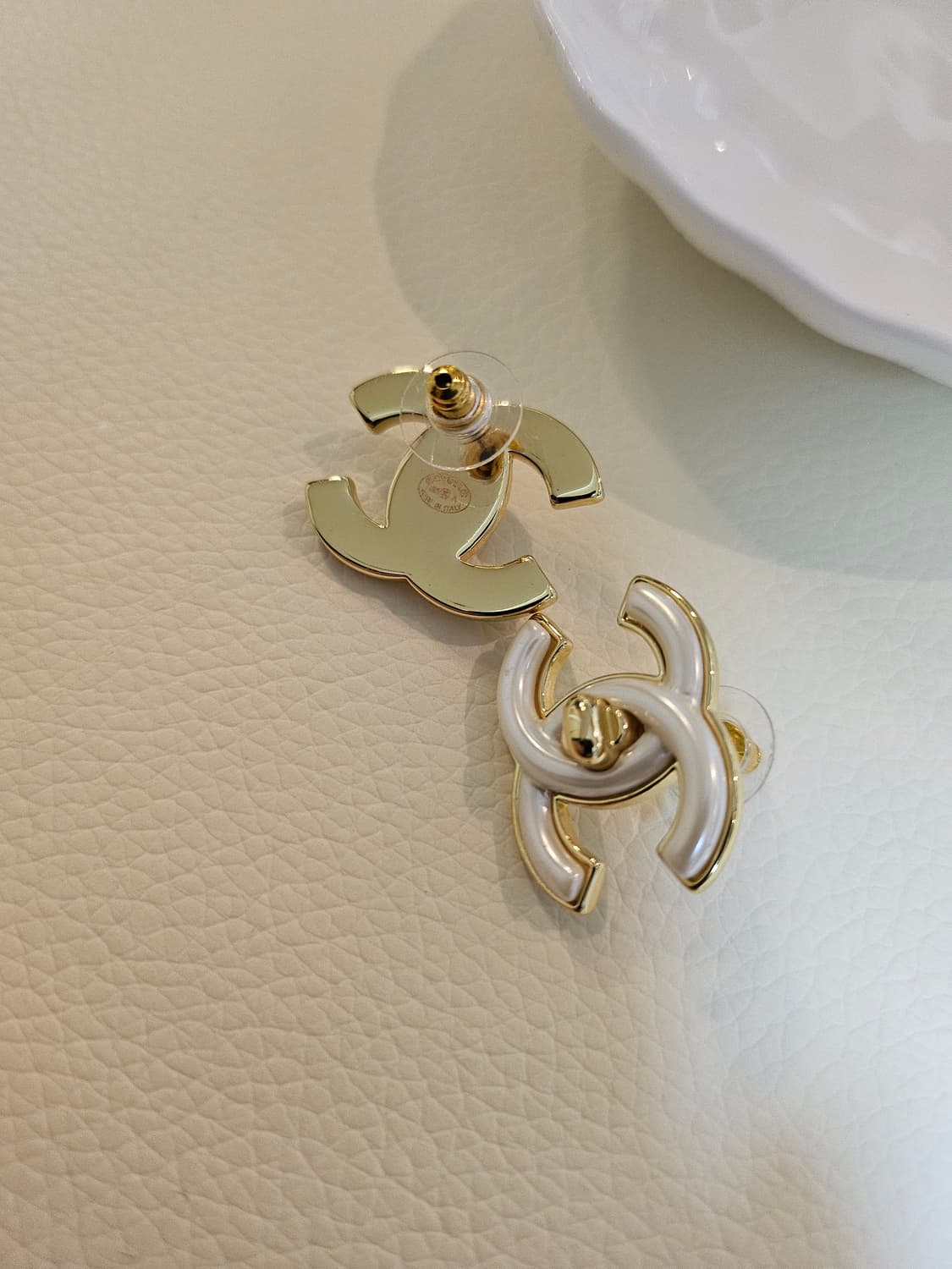 샤넬 CC로고 턴락 금장 귀걸이 업사이클링  상품이미지5