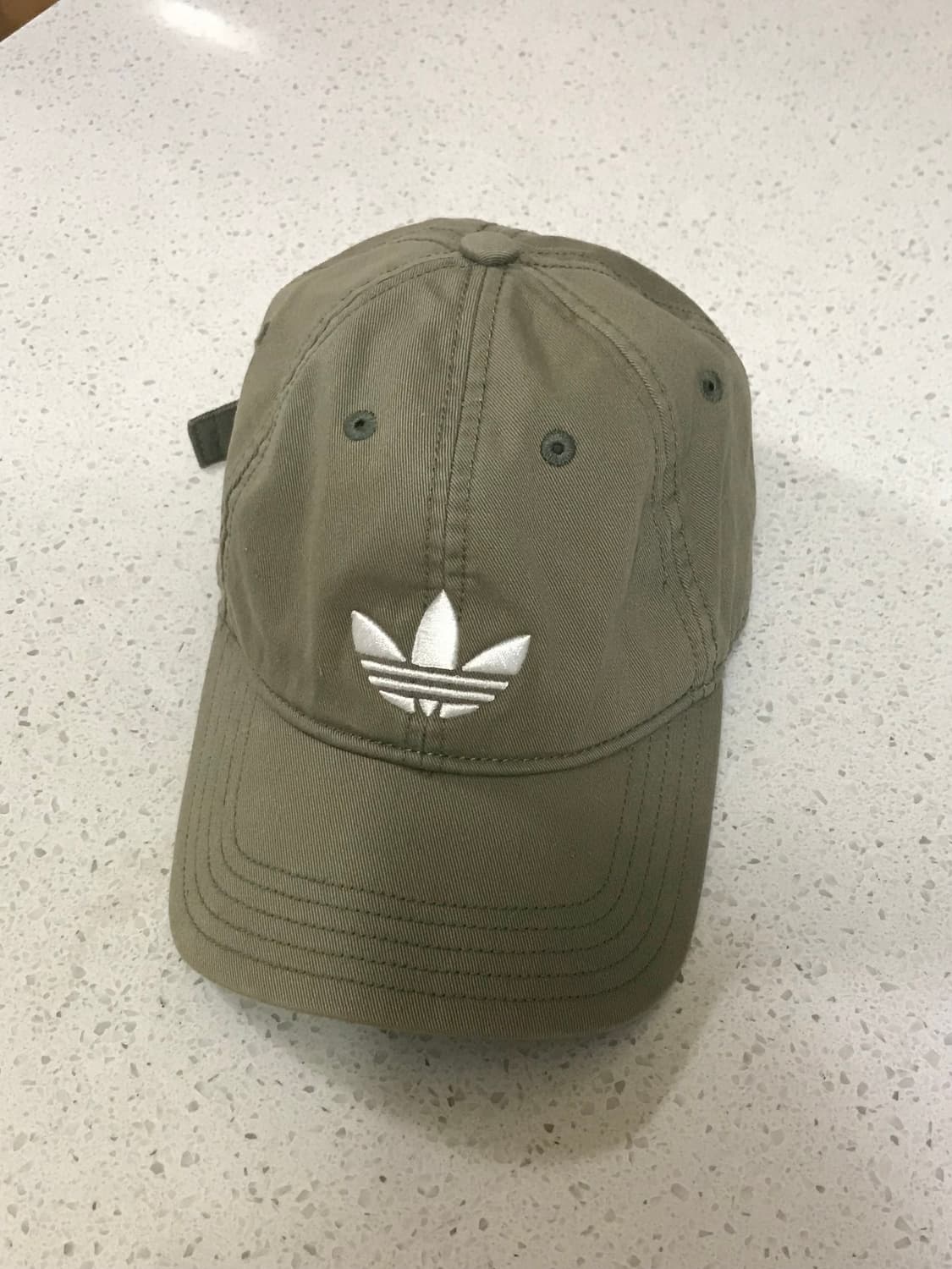 아디다스 카키 볼캡 급처🥺 상품이미지1
