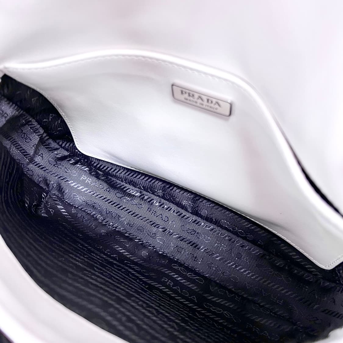 [S급/정품] 프라다 클레오 브러쉬드 화이트 숄더백 가방 상품이미지7