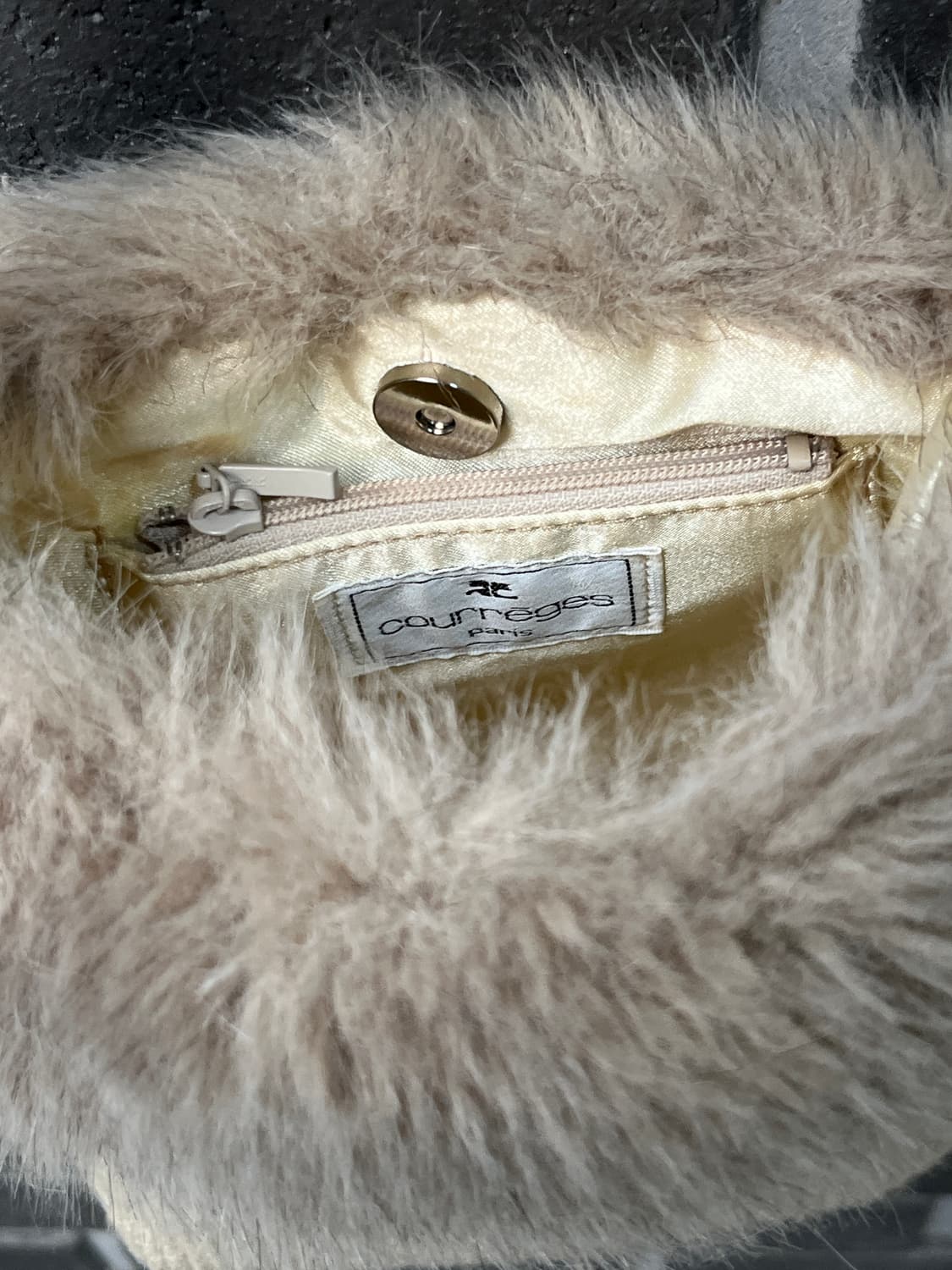 90s Courreges 꾸레쥬 로고 퍼 트리밍 백 상품이미지7