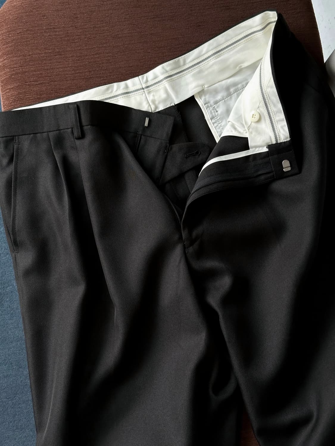 Poly twill fabric 2 pleats wide trousers 상품이미지8