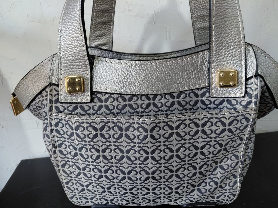 로에베터드백 상품이미지6