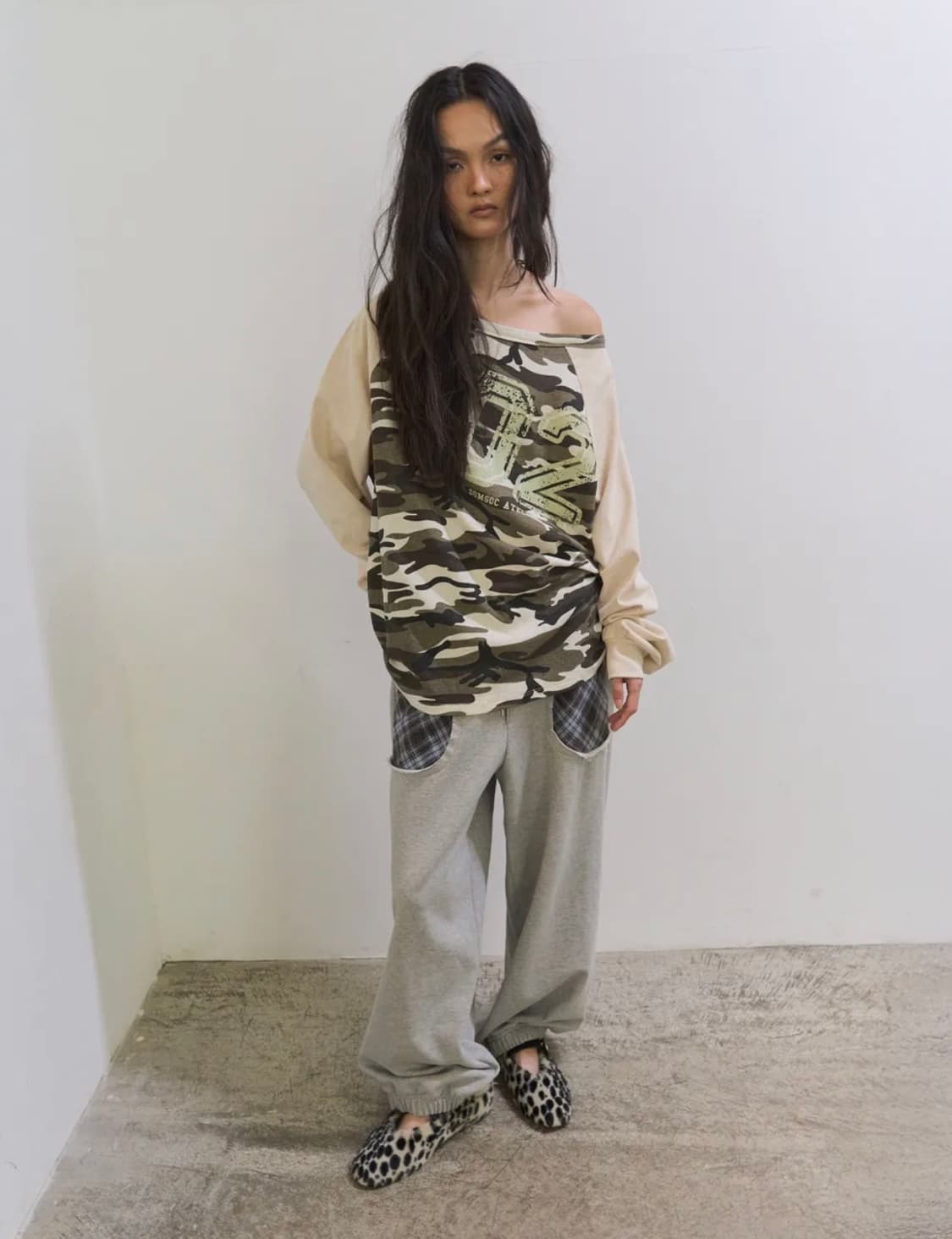 솜속 TELIE CAMO RAGLAN TOP_IVORY 상품이미지2