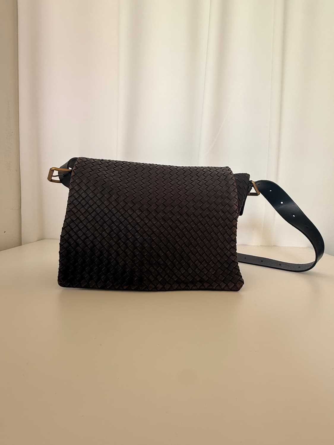 보테가 베네타(Bottega Veneta) 인트레치아토 메신저 크로스백 상품이미지2