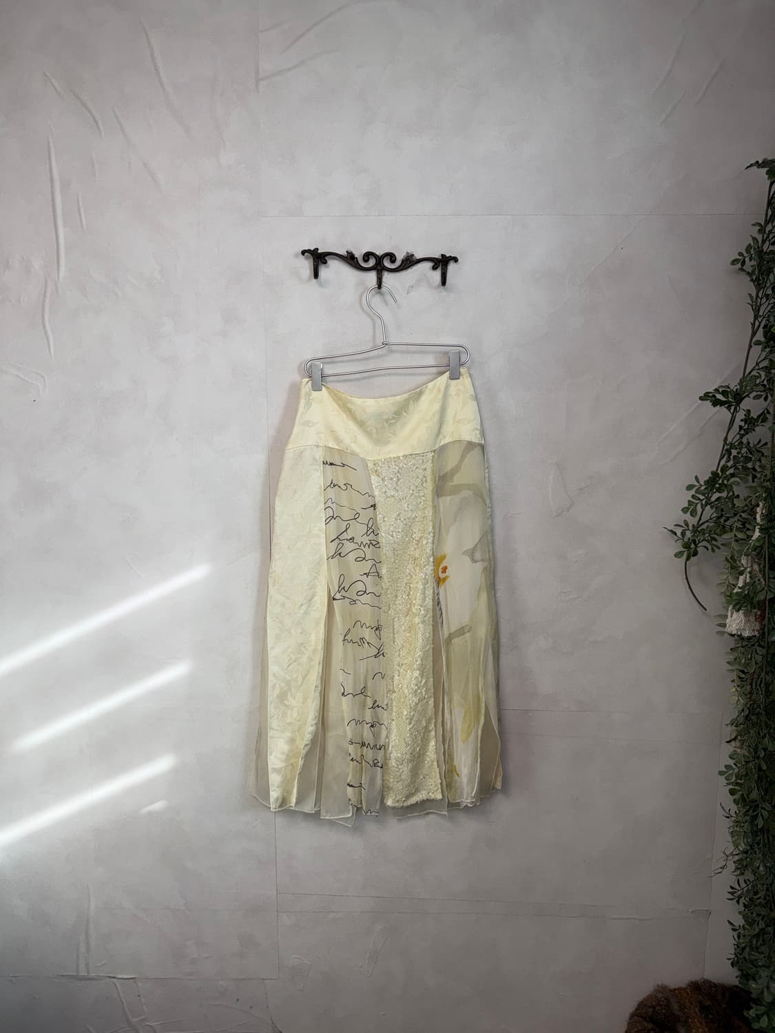 Ivory oriental floral lettering slit sk 상품이미지6