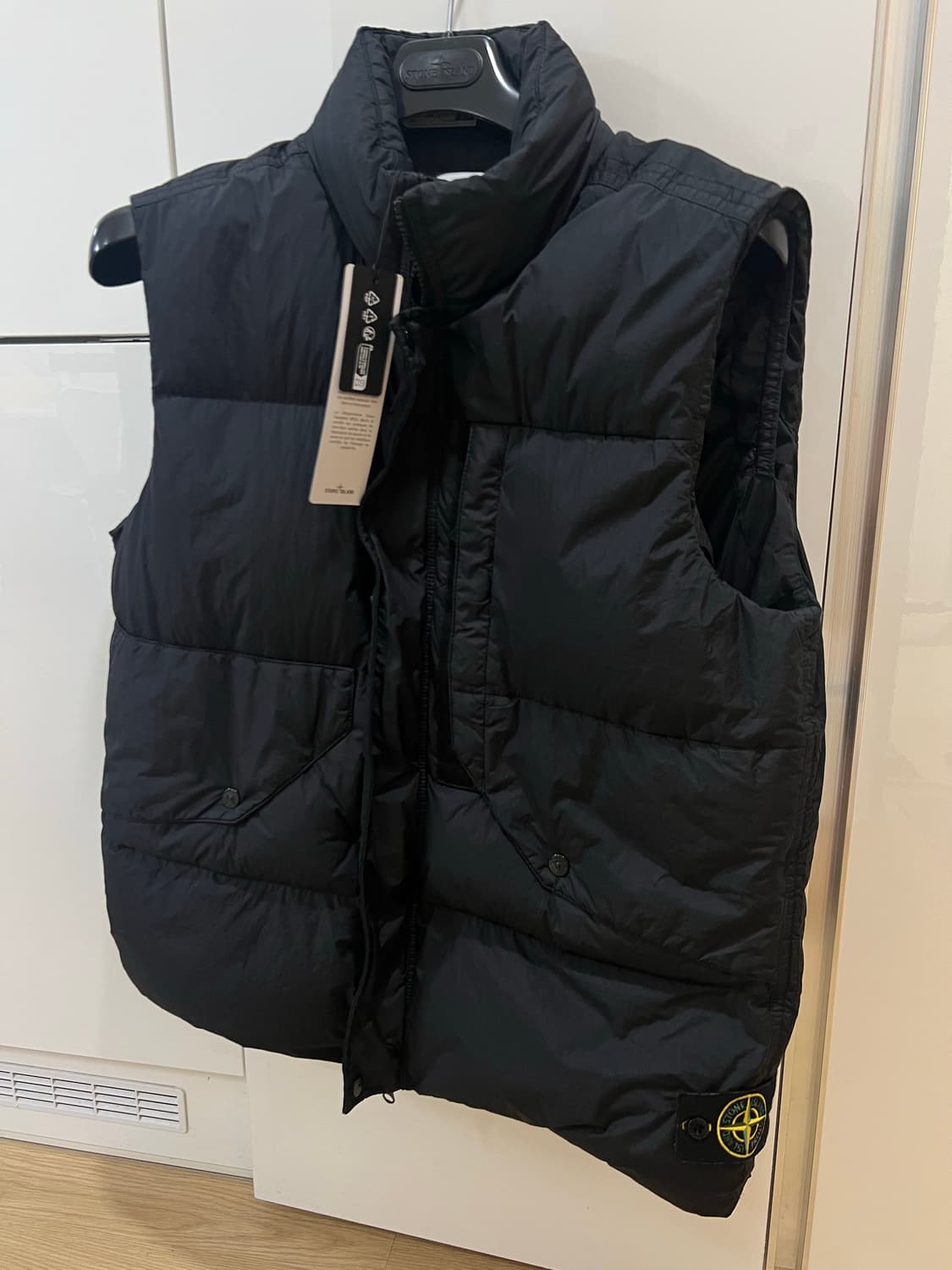 24fw 스톤아일랜드 크링클랩스패딩조끼 L (새상품급) 상품이미지1