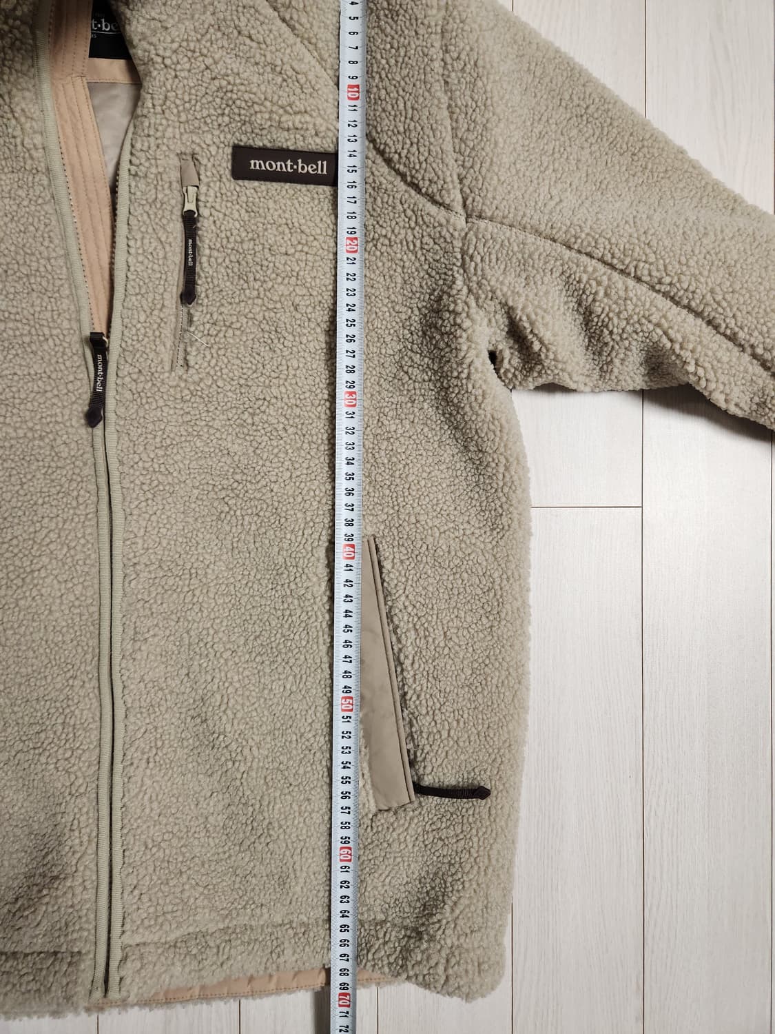 (새상품급)몽벨 플리스 자켓 사이즈m


오염 하자없이 깨끗해요^^

세 상품이미지8