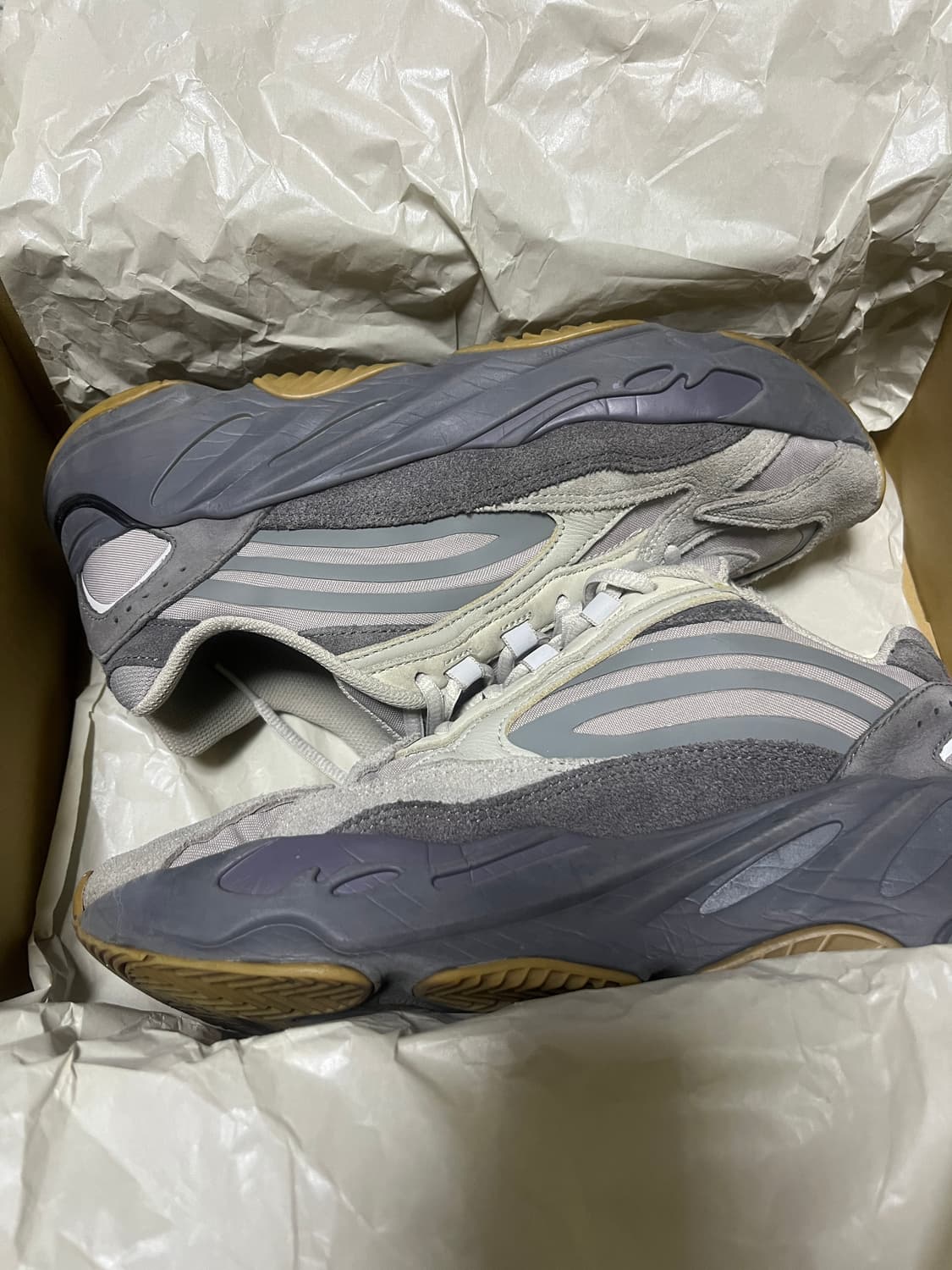 아디다스 이지부스트 700 v2 테프라 265 상품이미지1