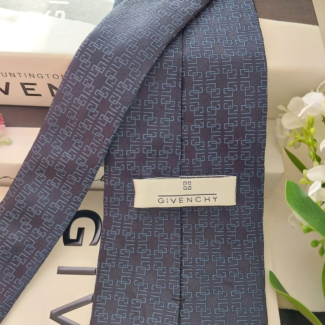 지방시 실크 네이비 로고 자카드 넥타이 9.8cm A+등급 K1557
 상품이미지5