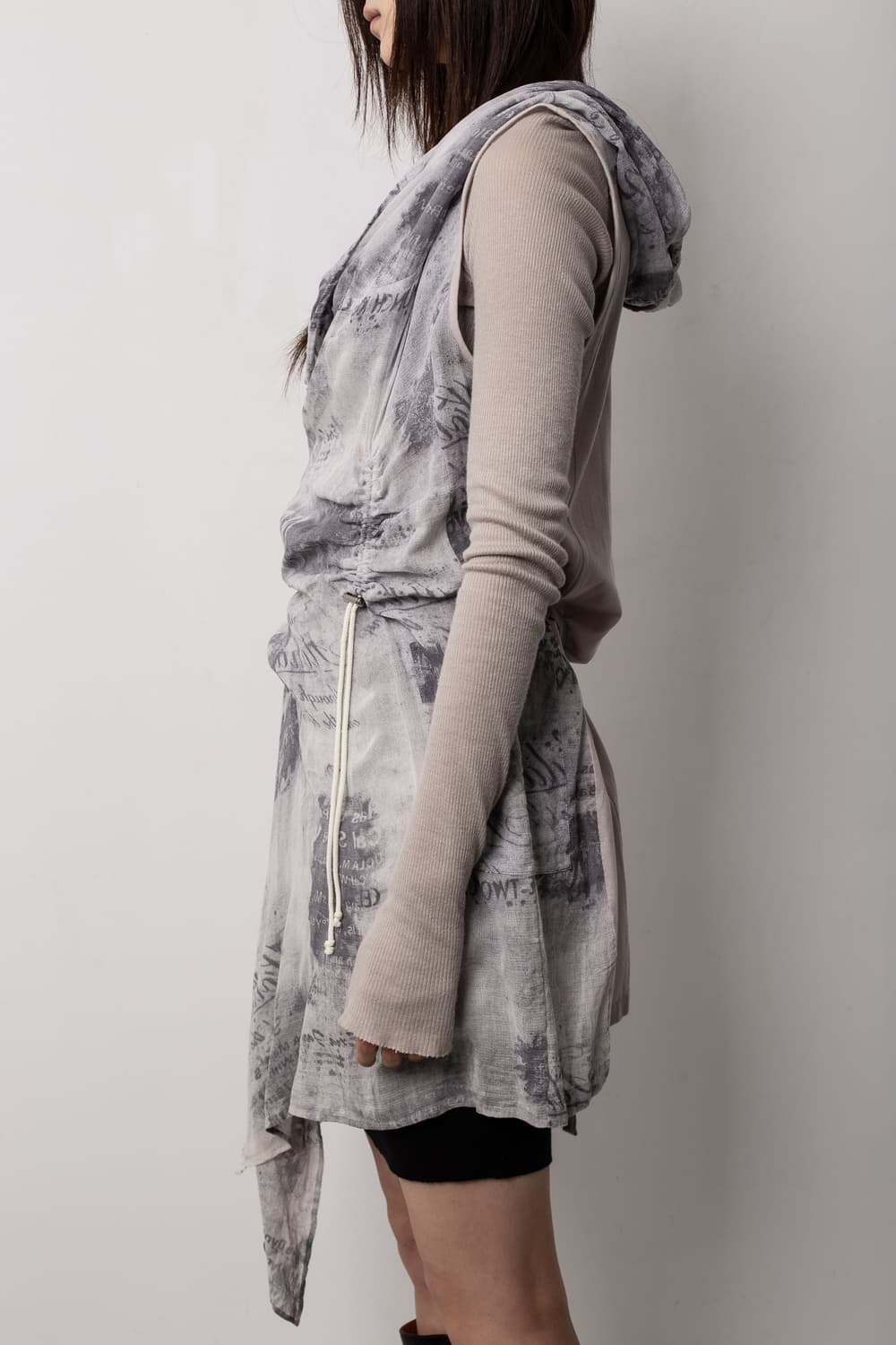 BAJRA ASYMMETRIC DRAPE ZIP UP VEST 상품이미지4