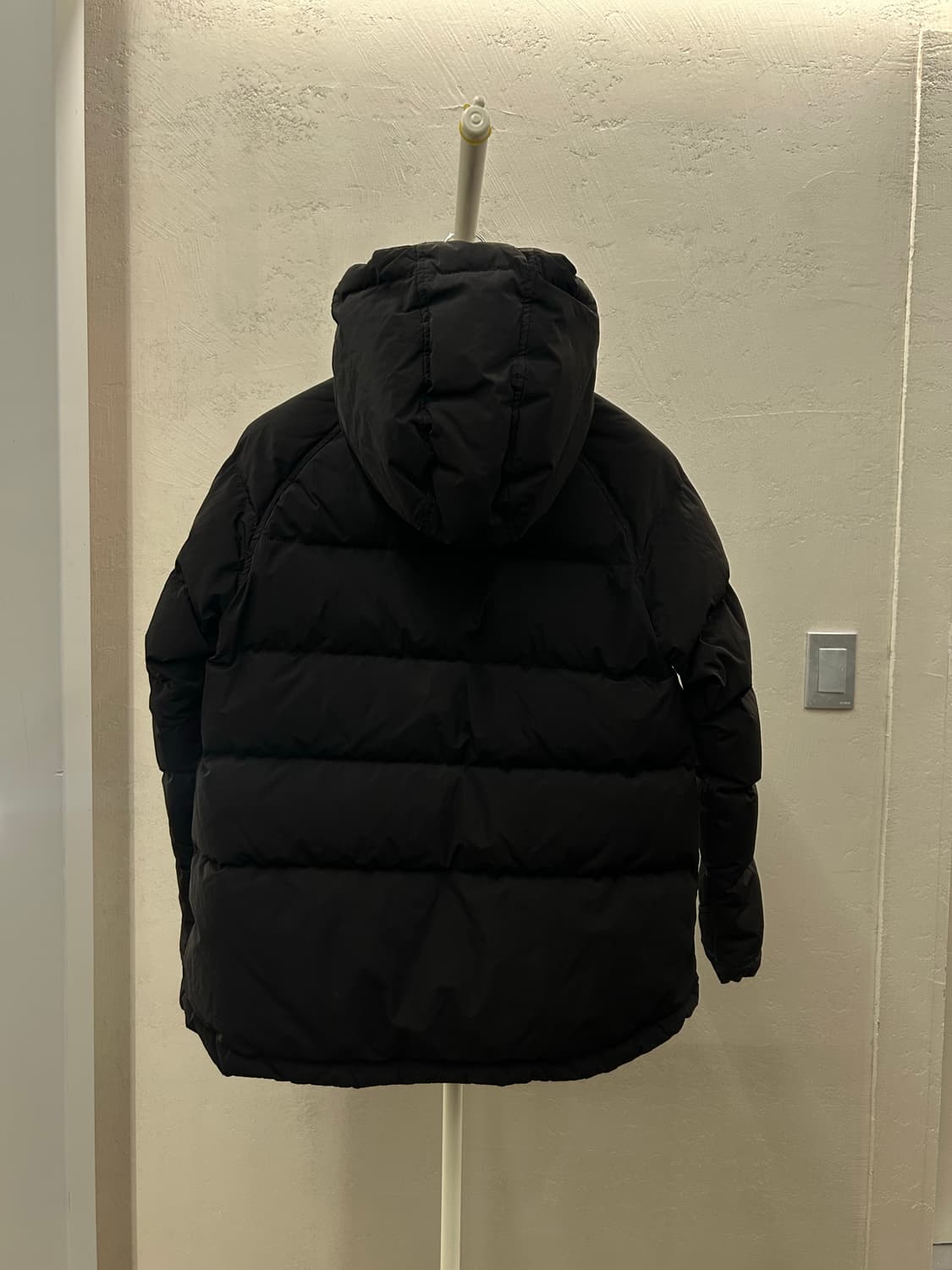 weslow X Beaker 위슬로우 비이커 블랙 후드 패딩 점퍼 상품이미지3