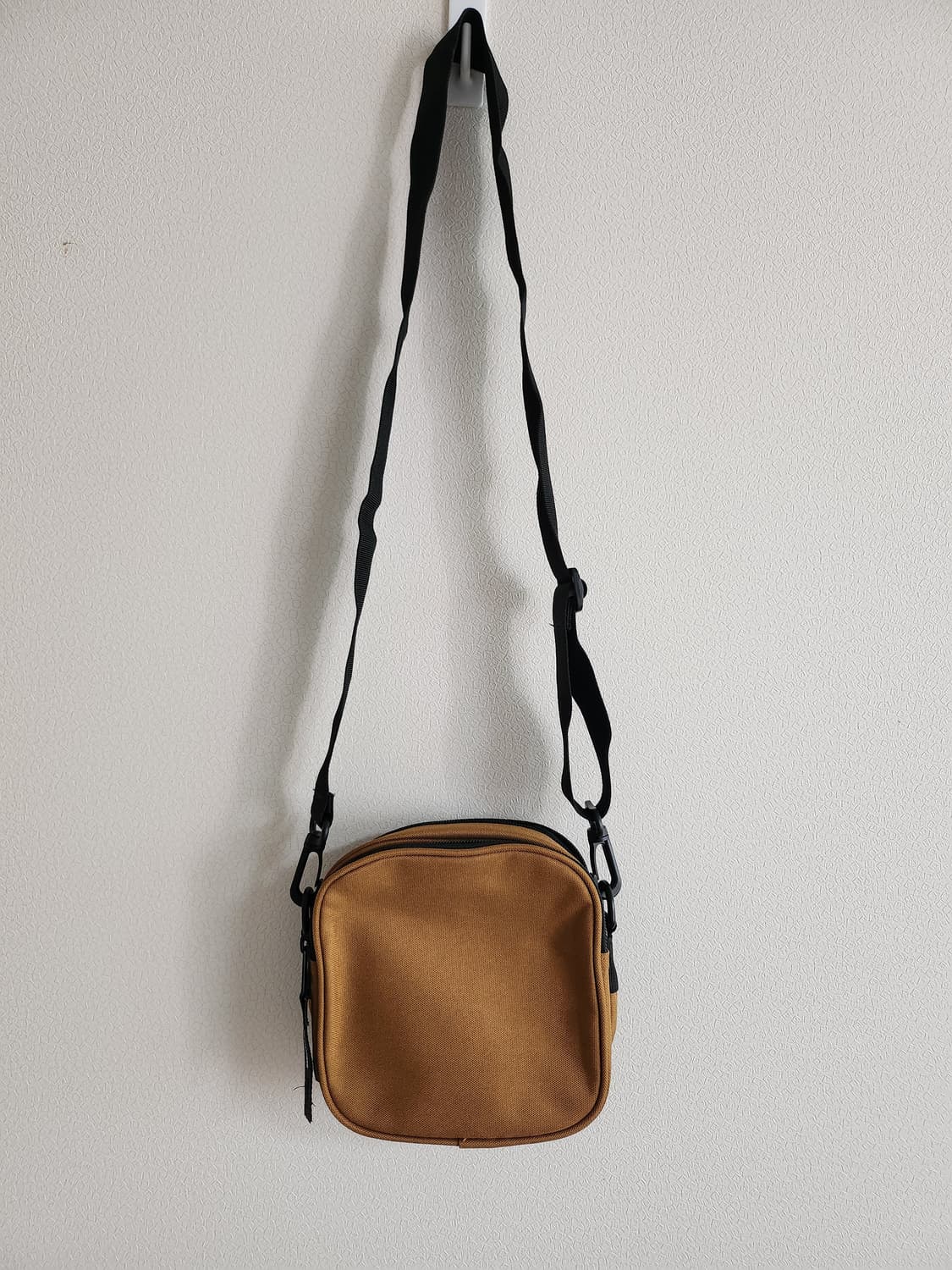 칼하트 미니 크로스백  상품이미지3