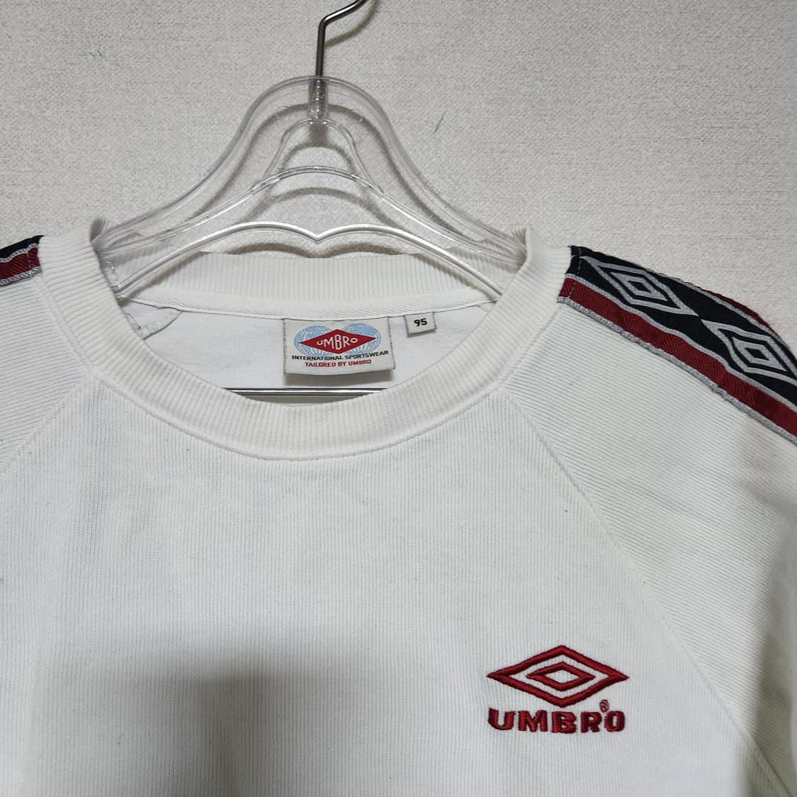 24년 엄브로 테이프 라인 맨투맨 95 상품이미지3