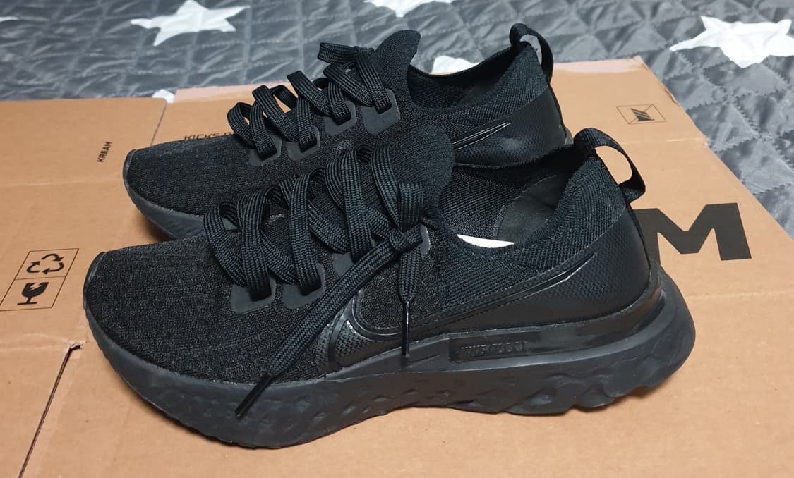 나이키 리액트 인피니티 런 플라이니트 런닝화 올블랙 (235) 상품이미지3