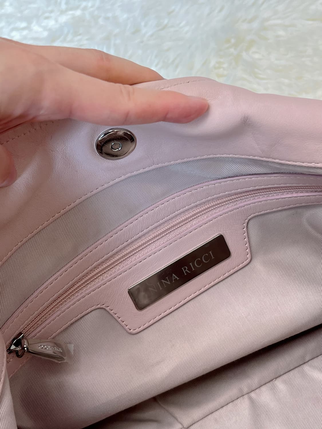 오네갸루템) 니나리치 양가죽 리본 숄더백 100% 정품 상품이미지3