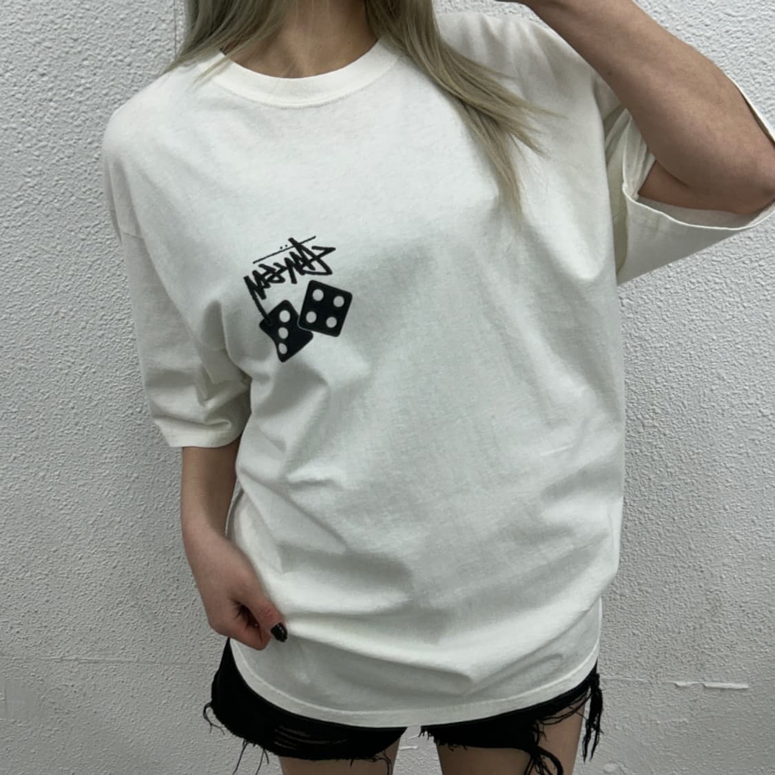 스투시 백 주사위로고 화이트 반팔티 L 상품이미지1