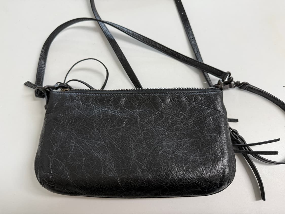 정품 발렌시아가 45% 할인가 르 시티 파우치 온 스트랩 (미니백) 상품이미지4