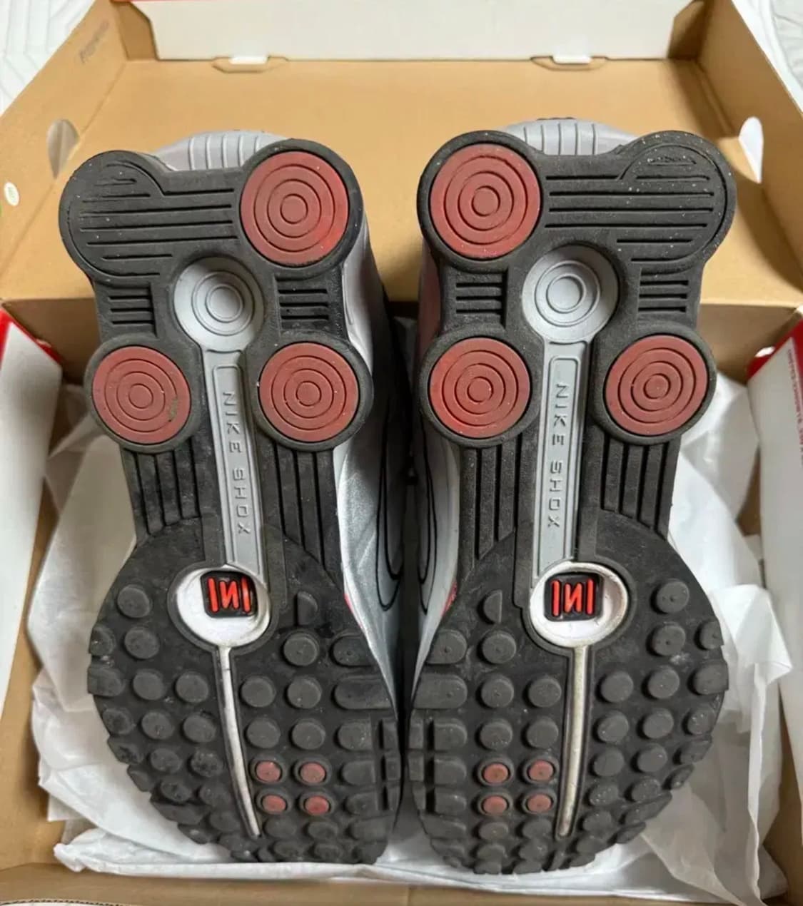 나이키 샥스 r4 블랙 앤 메탈릭 실버 275 상품이미지3