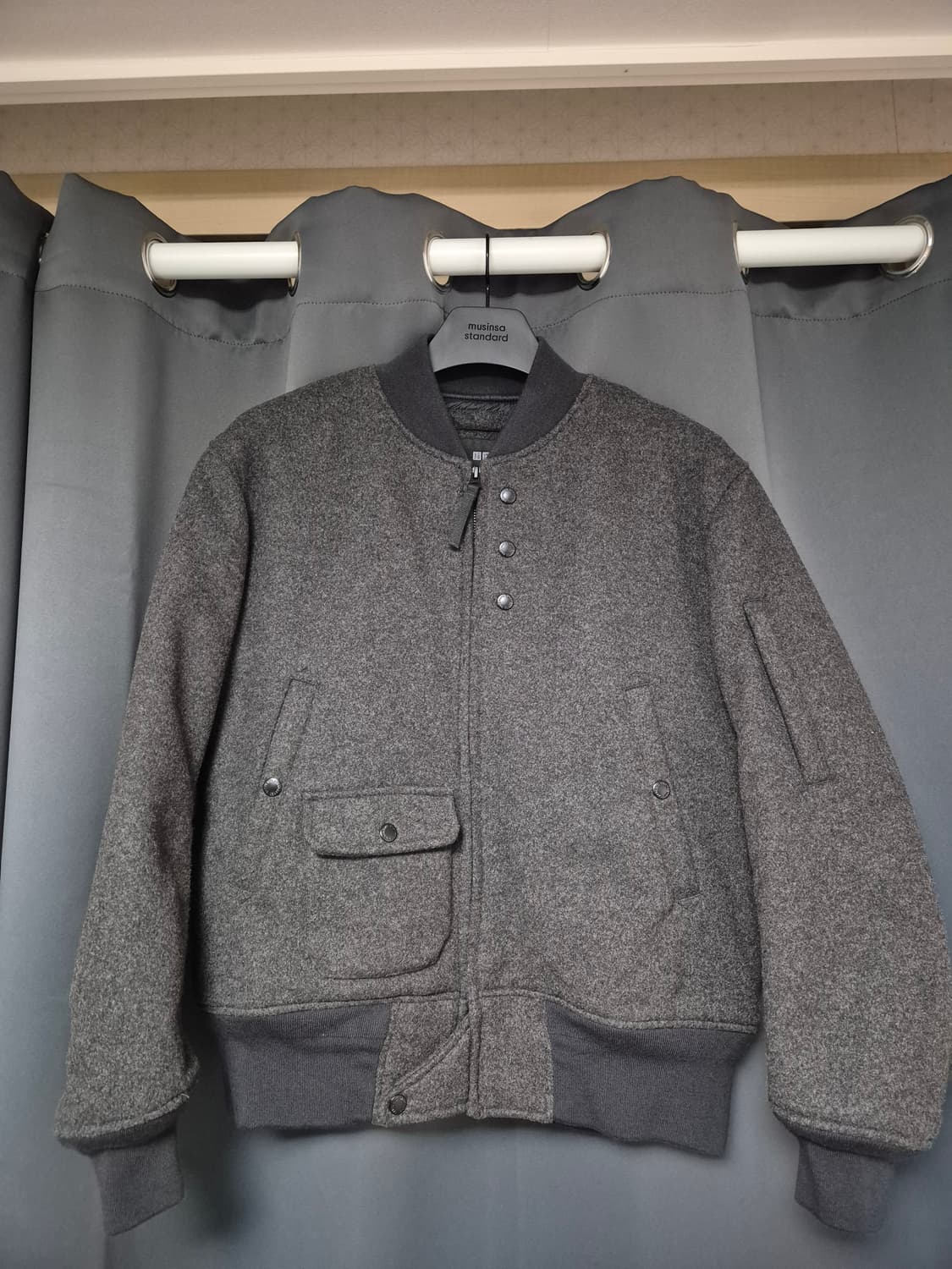 유니클로 엔지니어드가먼츠 콜라보 쇼트블루종 다크그레이 M사이즈 상품이미지2