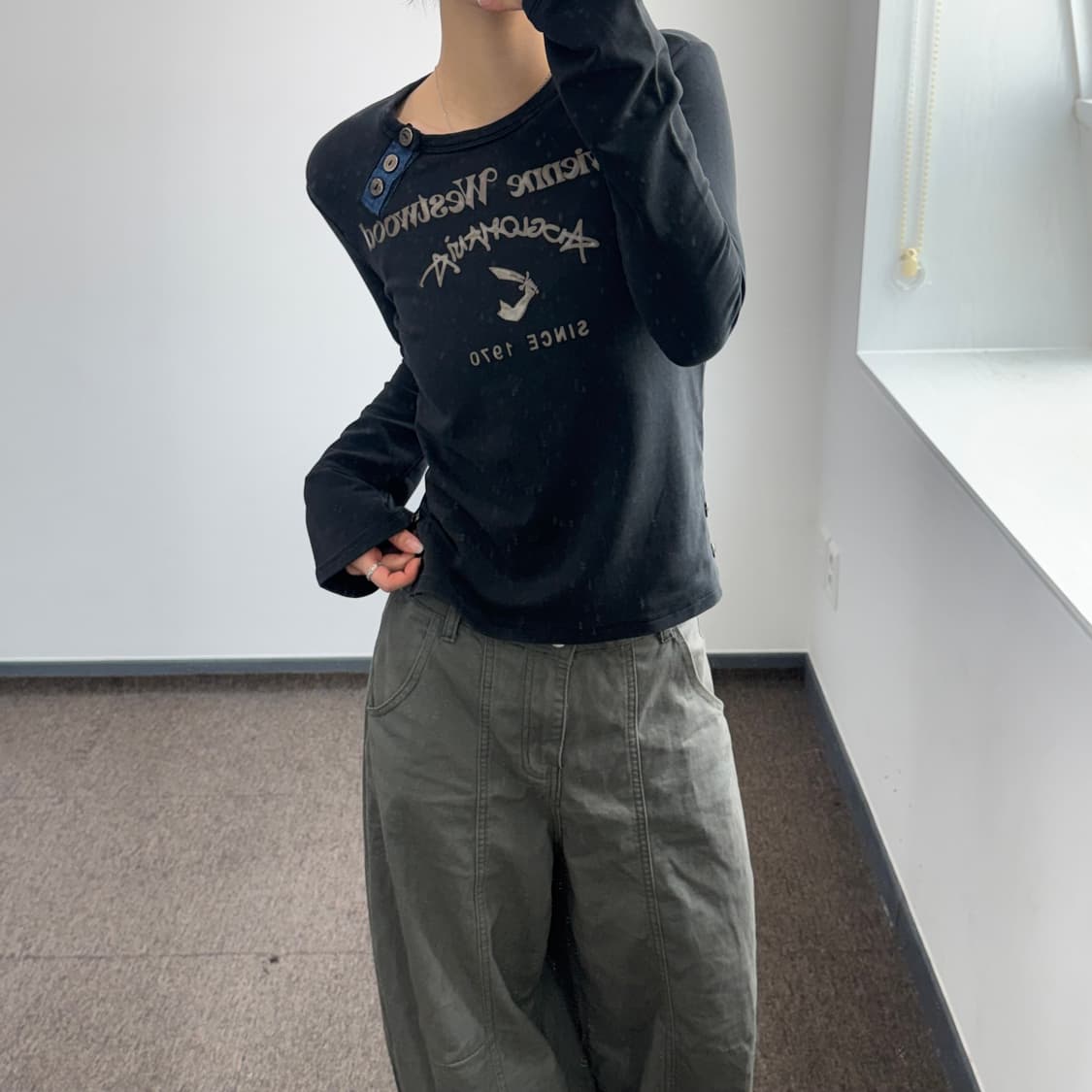 Vivienne Westwood 비비안웨스트우드 블랙 롱슬리브 상품이미지1